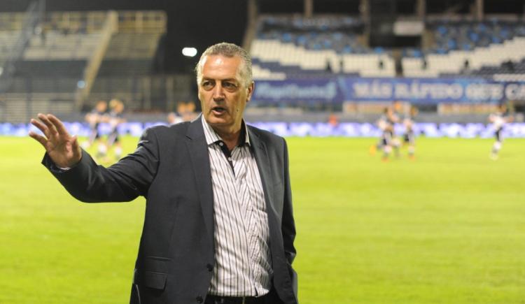 Imagen de Gimnasia ganó y profundizó la crisis de Huracán