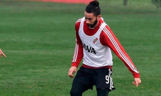 Imagen de Larrondo, en duda para el domingo