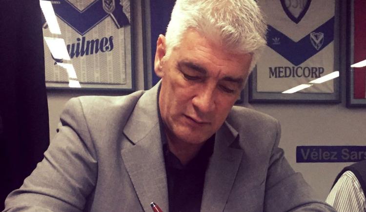 Imagen de Asumió De Felippe en Vélez y pidió unidad