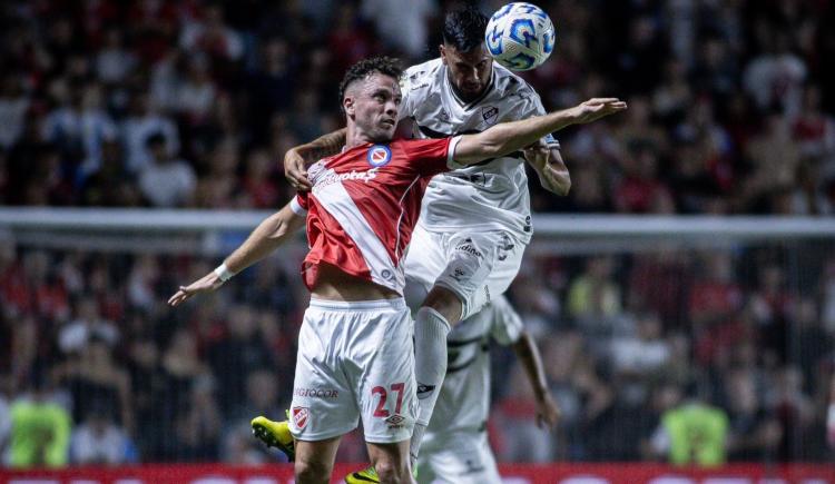 Imagen de Sobre el final, Argentinos se quedó con el clásico frente a Platense