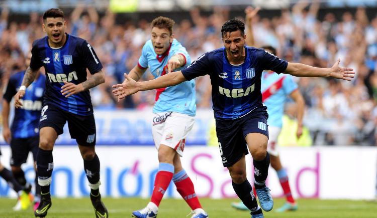 Imagen de Racing le ganó a Arsenal y se arrimó a la punta