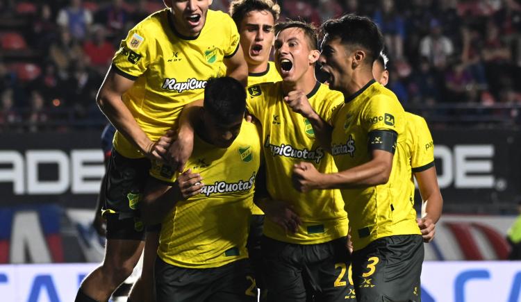 Imagen de San Lorenzo estaba en otra cosa y Defensa lo vacunó con una ráfaga letal