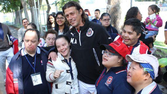 Imagen de El emotivo abrazo a Matías Almeyda