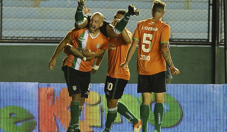 Imagen de Banfield le ganó, de visitante, a Arsenal