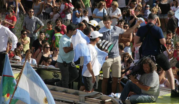 Imagen de Delbonis, recibido como un héroe