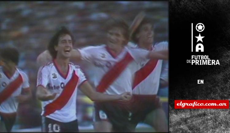 Imagen de 1986. El superclásico: el gol con la pelota naranja