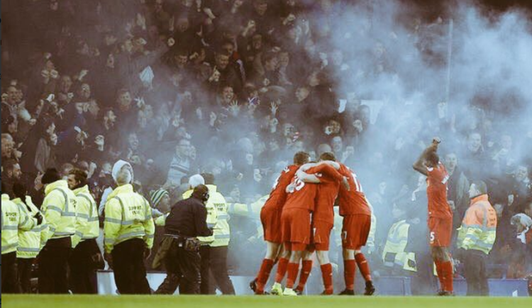 Imagen de Liverpool se quedó con el clásico en el último minuto