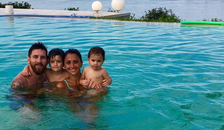 Imagen de Messi y Antonella bautizaron a sus hijos