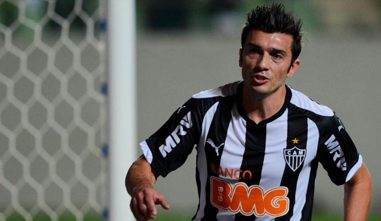 Imagen de El presidente de Banfield confirmó el regreso de Dátolo