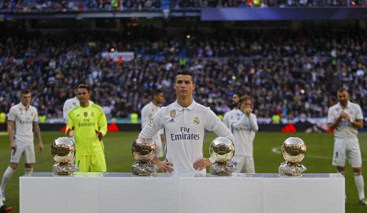 Imagen de CR7 ofreció su cuarto Balón de Oro al Bernabéu