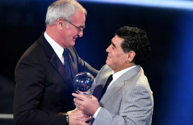 Imagen de Mejor entrenador del 2016: Diego le entregó el premio a Ranieri
