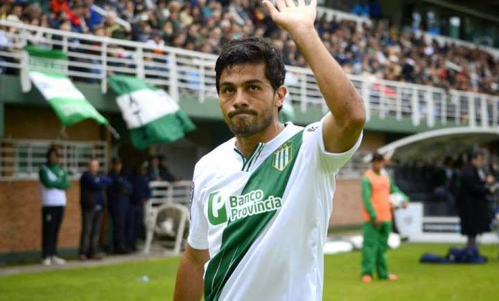 Imagen de Erviti se aleja de Banfield y se acerca a Independiente