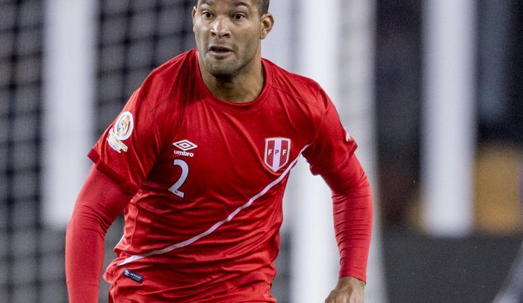 Imagen de Racing busca un central en Perú
