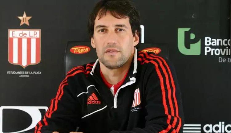 Imagen de Alayes confirmó negociaciones con Boca y River