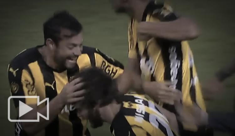 Imagen de Peñarol goleó en el debut con dos joyas de Nández