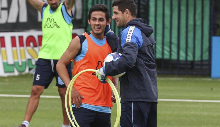 Imagen de Cocca probó con Meli en el equipo titular