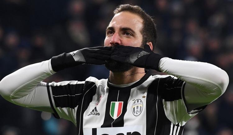 Imagen de Juventus ganó y se aleja en la cima