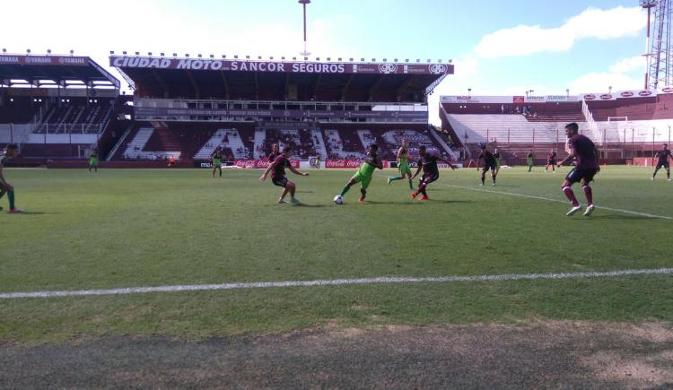 Imagen de Defensa sorprendió a Lanús