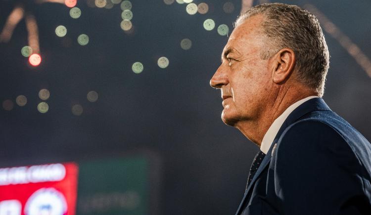 Imagen de Otro triunfo de Gustavo Alfaro, esta vez fuera de la cancha