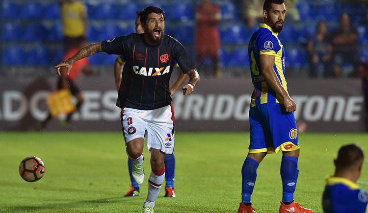 Imagen de Lucho González metió a Paranaense en el grupo de San Lorenzo