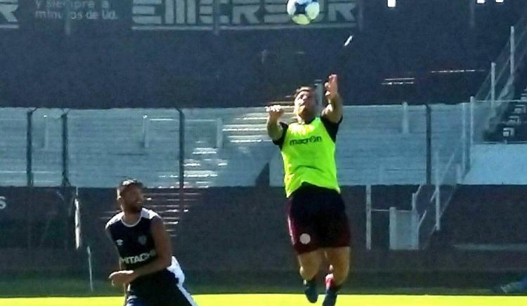 Imagen de Denis jugó su primer amistoso en Lanús