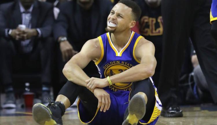 Imagen de Manu “quemó” a Curry