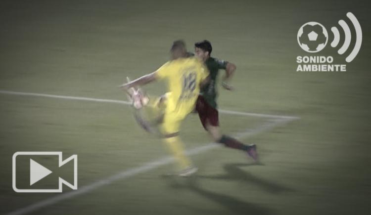 Imagen de Asombroso gol en contra desde fuera del área