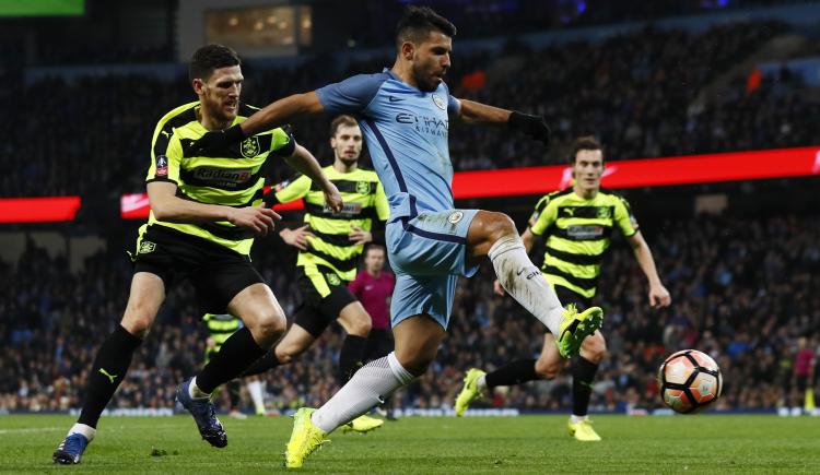 Imagen de Con goles del Kun y de Zabaleta, el City avanzó a cuartos de la FA
