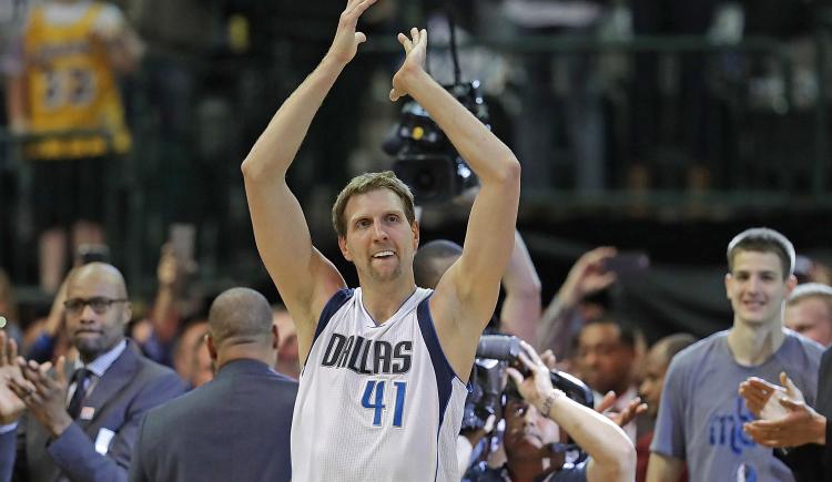 Imagen de Ganó Dallas en la noche histórica de Nowitzki