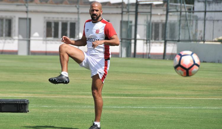 Imagen de Nelson Vivas: "Verón está muy bien y nos sorprende día a día"