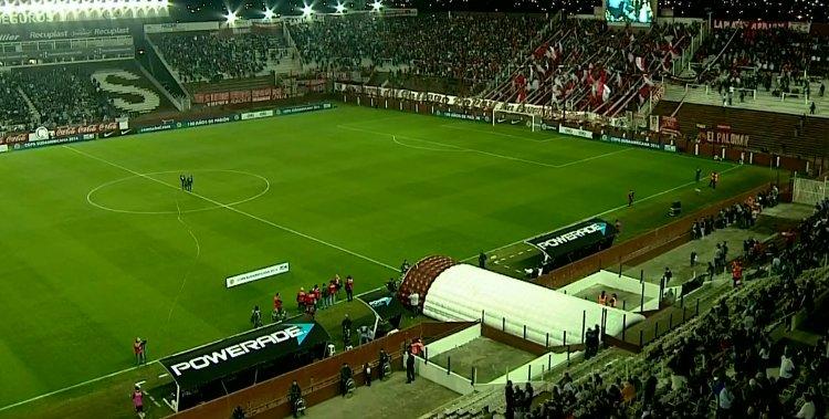 Imagen de River, con visitantes ante Lanús
