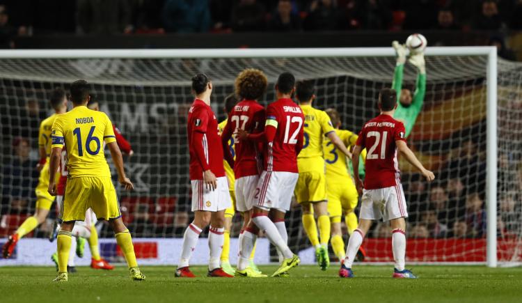 Imagen de De la mano de Chiquito Romero, el Manchester United sigue en la Europa League