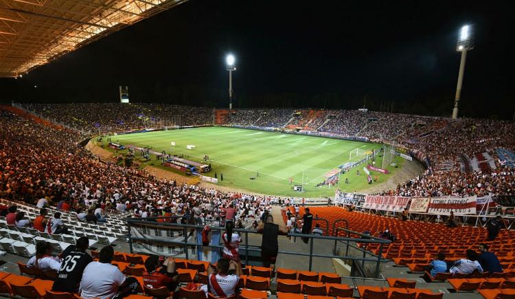 Imagen de River, con visitantes a Mendoza