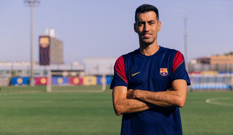 Imagen de Volvió a su casa: Busquets fue presentado en su nuevo rol en Barcelona
