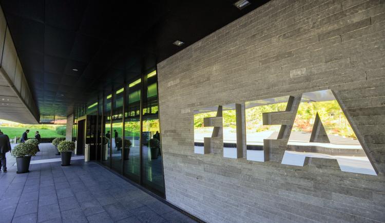Imagen de La FIFA suspendió a tres dirigentes
