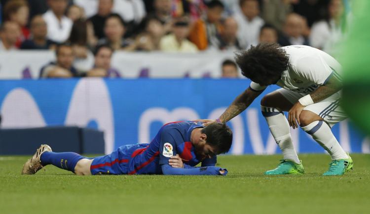 Imagen de Messi, castigado por Casemiro y Marcelo