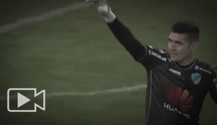 Imagen de Argentino hace un gol de arco a arco