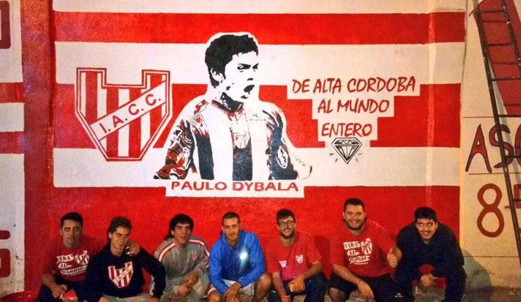 Imagen de Dybala, feliz con su mural en Alta Córdoba