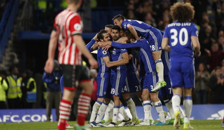 Imagen de Los goles de la victoria de Chelsea, que sigue bien arriba