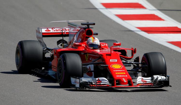 Imagen de F1: Ferrari doblega a Mercedes y Vettel logra la pole en Rusia