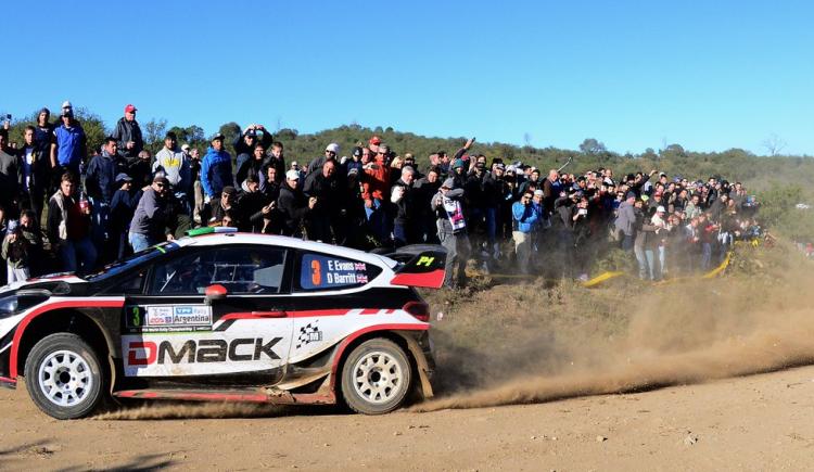 Imagen de Rally Argentina 2017: Evans pinchó neumático, pero sigue líder