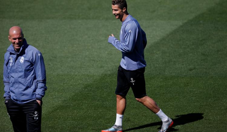 Imagen de Zidane: "Cristiano merece el Balón de Oro"