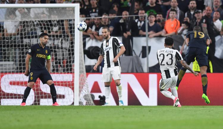 Imagen de El gol de Dani Alves desde la tribuna del Juventus Stadium