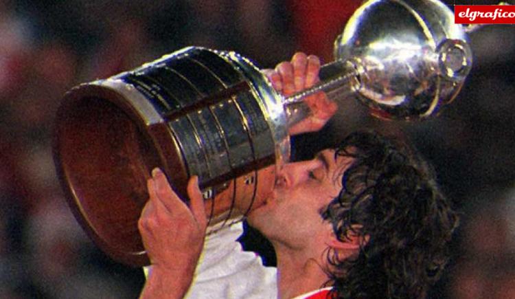 Imagen de 1996. RIVER LEVANTA LA SEGUNDA COPA LIBERTADORES