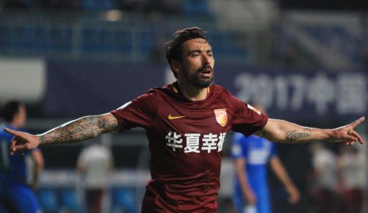 Imagen de Lavezzi marcó un doblete, pero su equipo perdió