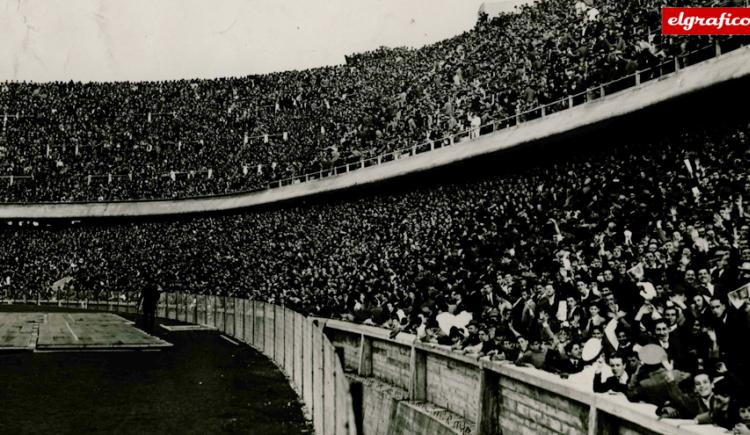 Imagen de 1940. 25 de mayo, se inaugura La Bombonera