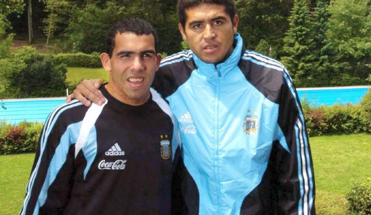 Imagen de Tevez: “Afuera de la cancha, Riquelme deja mucho que desear"