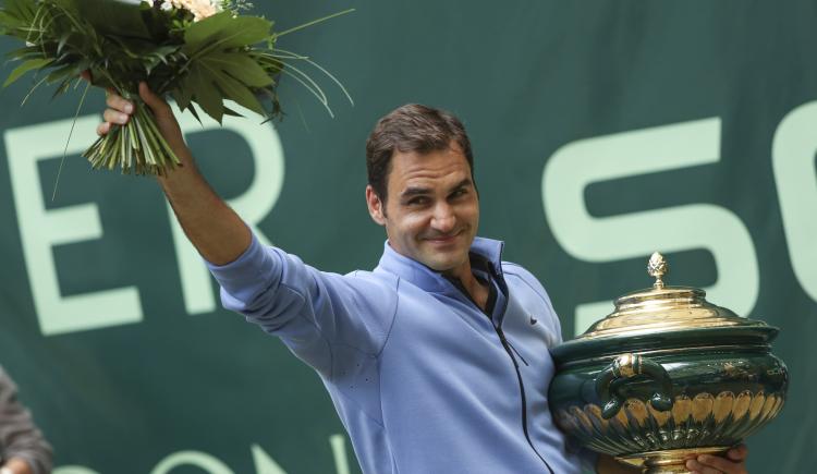Imagen de Federer continúa ganando títulos, se coronó en Halle