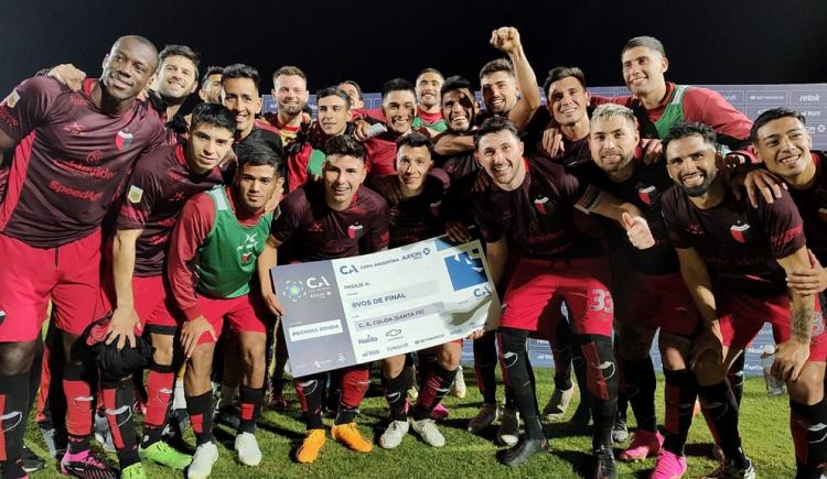Imagen de Colón dejó en el camino a Lanús en la Copa Argentina
