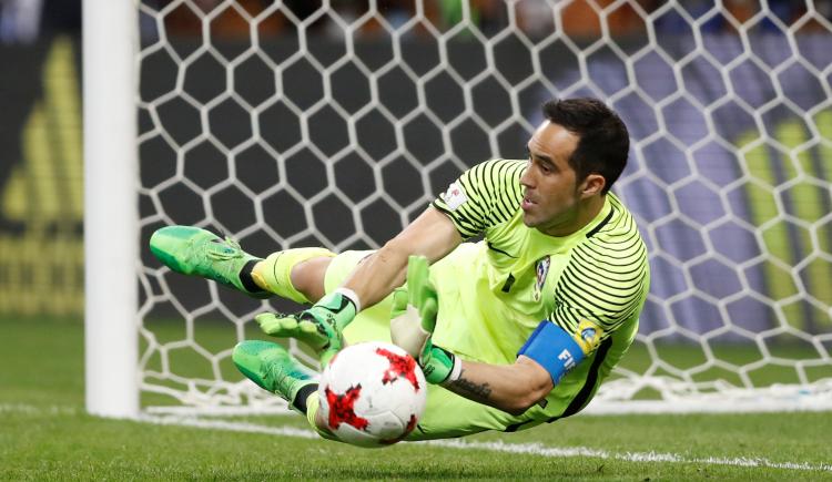 Imagen de Las atajadas de Claudio Bravo en imágenes